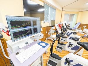運動機器が並ぶ部屋