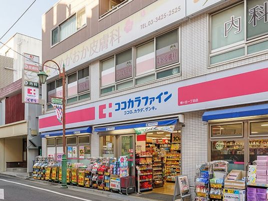 商店街に面した外観  