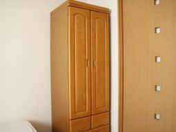 木製クローゼットと扉