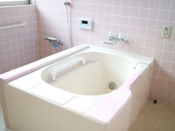 手すり付き快適浴室