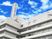 白い建物の外観  