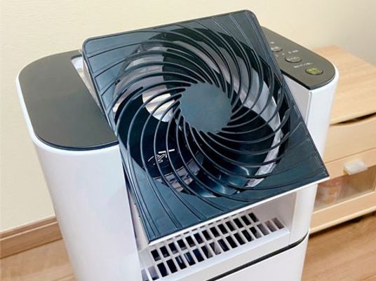 空気清浄機のある室内  