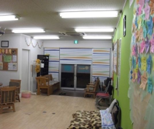 明るい室内の休憩室