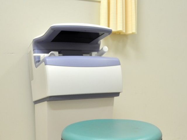 機器のある洗面台  