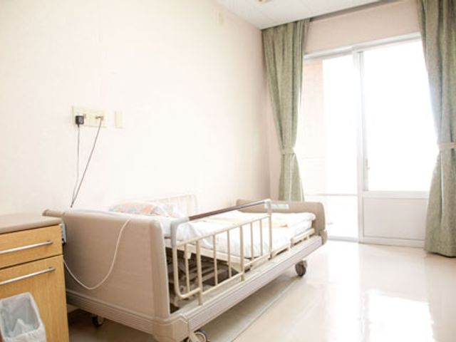 明るい居室 居室 自然光が差し込む、静かで落ち着ける空間です。快適な休息が得られるように設計されています。