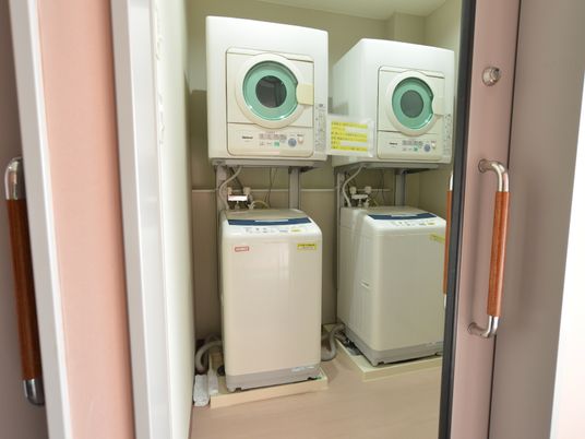 洗濯機と乾燥機の設備