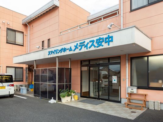 明るいエントランス風景