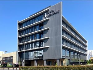 モダンな建物の外観  