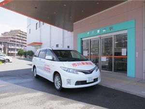 病院前の送迎車外観  