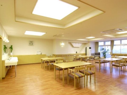 広々とした共用ダイニング