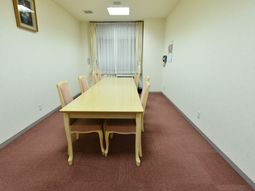 シンプルな食堂の様子