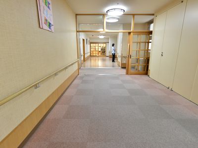 廊下に人物あり