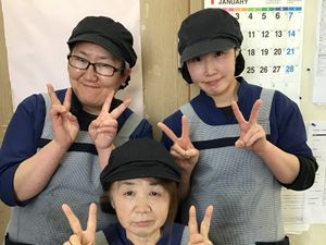笑顔のスタッフと利用者