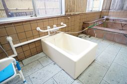 手すり付き浴室
