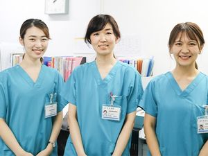 笑顔のスタッフ3人スタッフイメージ  