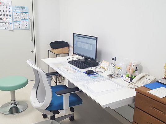 事務机のある部屋  