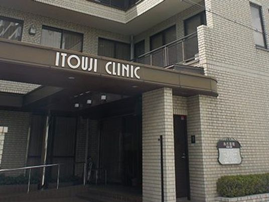 建物正面の出入口  