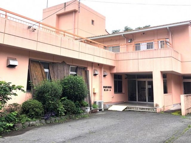 温かみのある外観 外観 手入れされた綺麗な外観です。安らぎと落ち着きを感じさせるエントランスが迎えます。