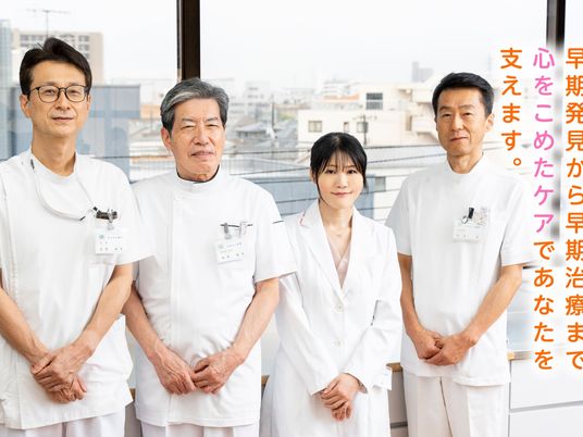 白衣のスタッフ集合  