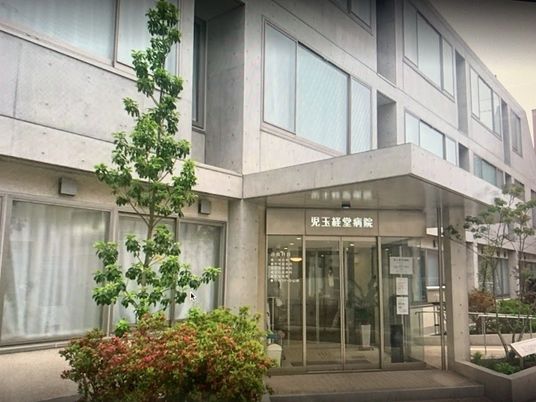 建物正面の入口  