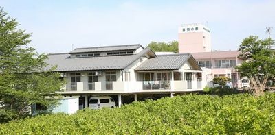 緑と家がある外観