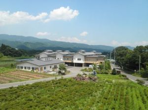 建物と畑のある外観  