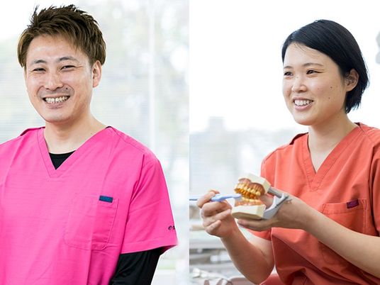 スタッフ2人の笑顔  