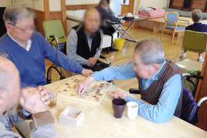 将棋を楽しむ室内
