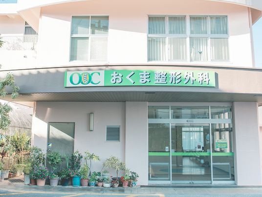 明るい正面玄関  