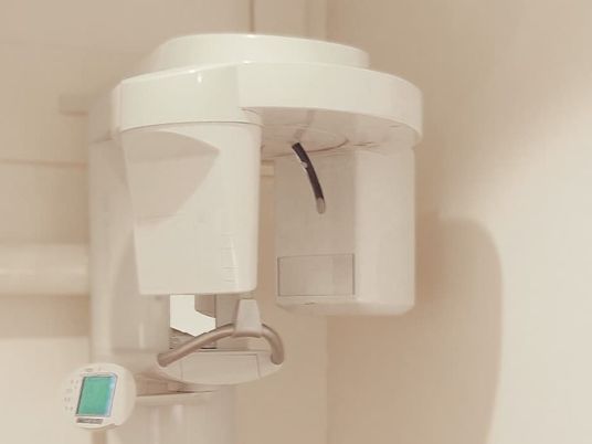歯科用撮影機器のある室内  