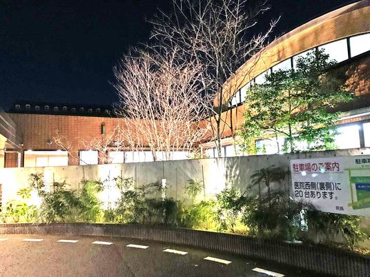 夜の建物外観  