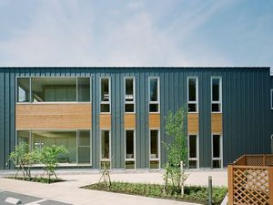 現代的な外観の建物  
