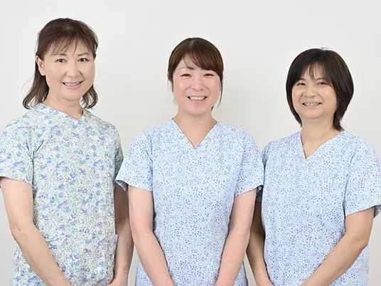 笑顔のスタッフ3人 スタッフイメージ  