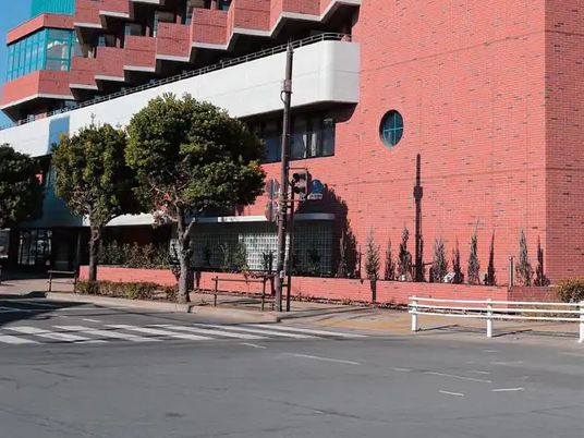 赤レンガの建物外観  