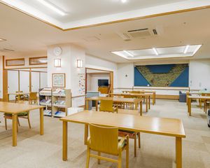 共有スペースの明るい居室