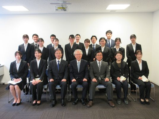 スタッフ集合の会議室  