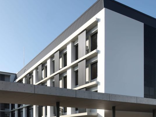 モダンな建物外観  