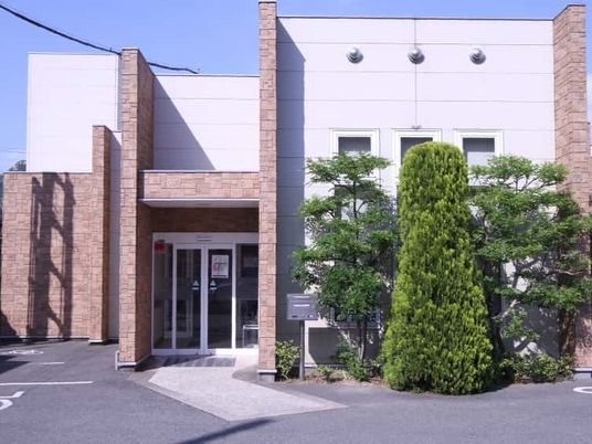 建物正面の外観  