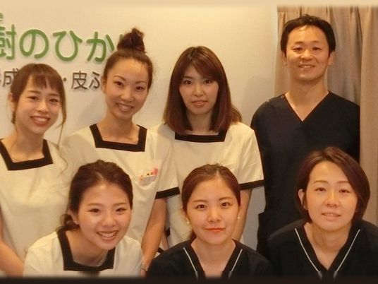 スタッフ集合の室内  