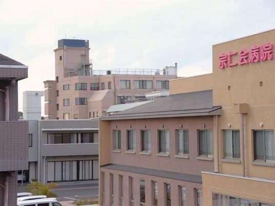 病院が見える建物外観  