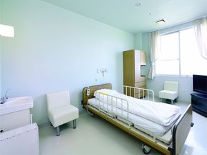 明るい個室の居室  