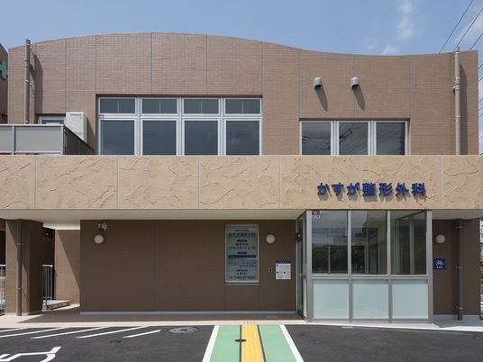 外観の正面玄関  