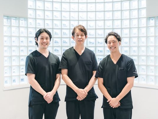 スタッフ3人の集合  
