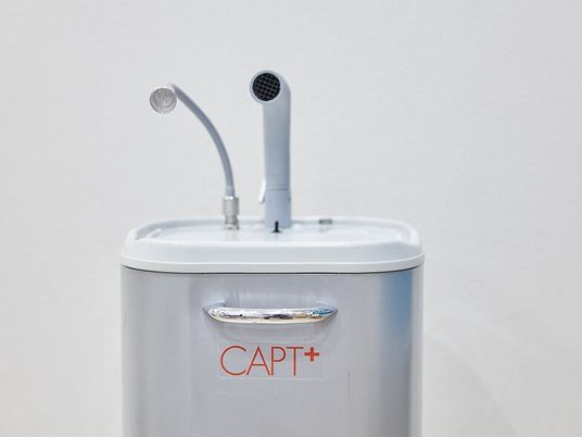 給水器のある洗面台  