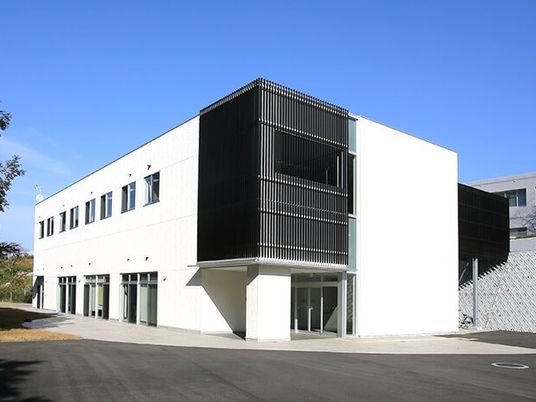 シンプルな建物外観