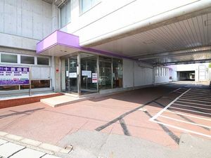 病院の入口外観  