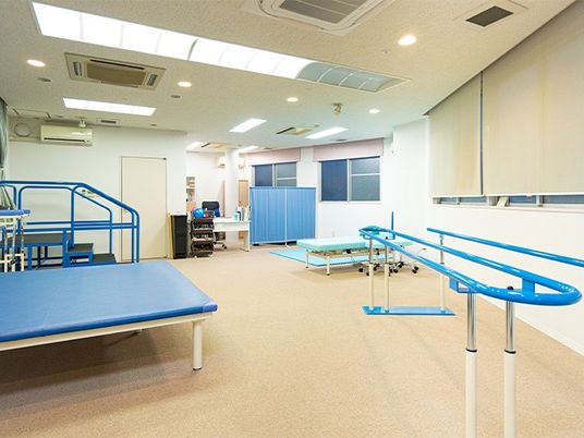 機能訓練室の広い空間  