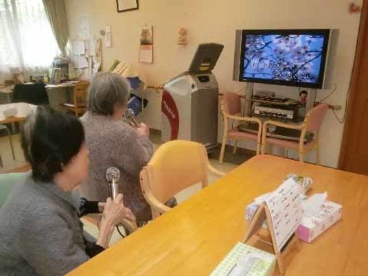 共有スペースでテレビ鑑賞