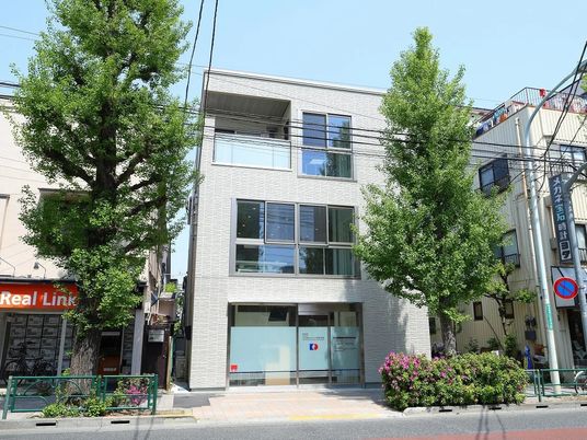 街中の建物外観  