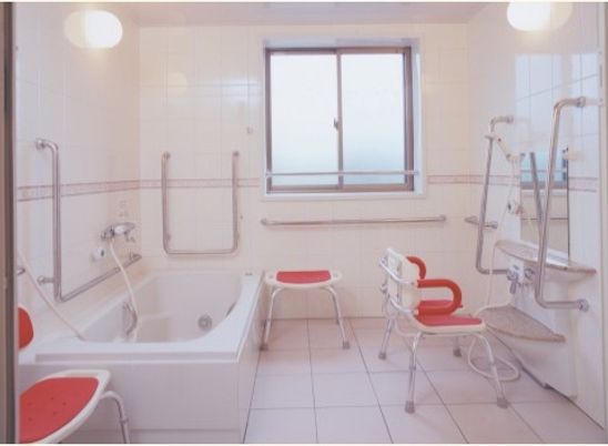 バリアフリー対応の浴室